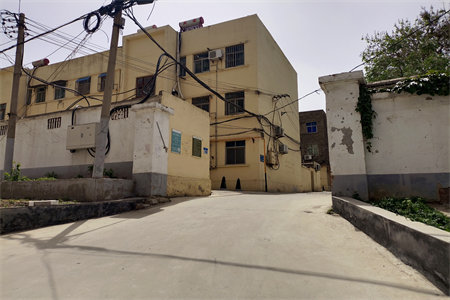 学府园3室2厅1卫120㎡带30平米车库精装修。